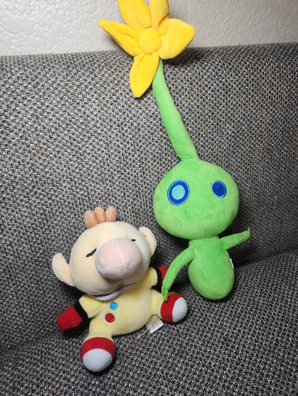 Captain Olimar And Green Glow Pikmin Plush Set